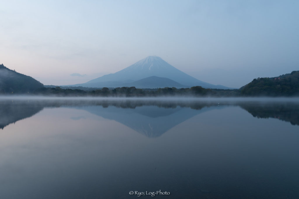 精進湖　写真　湖　富士山　逆さ富士