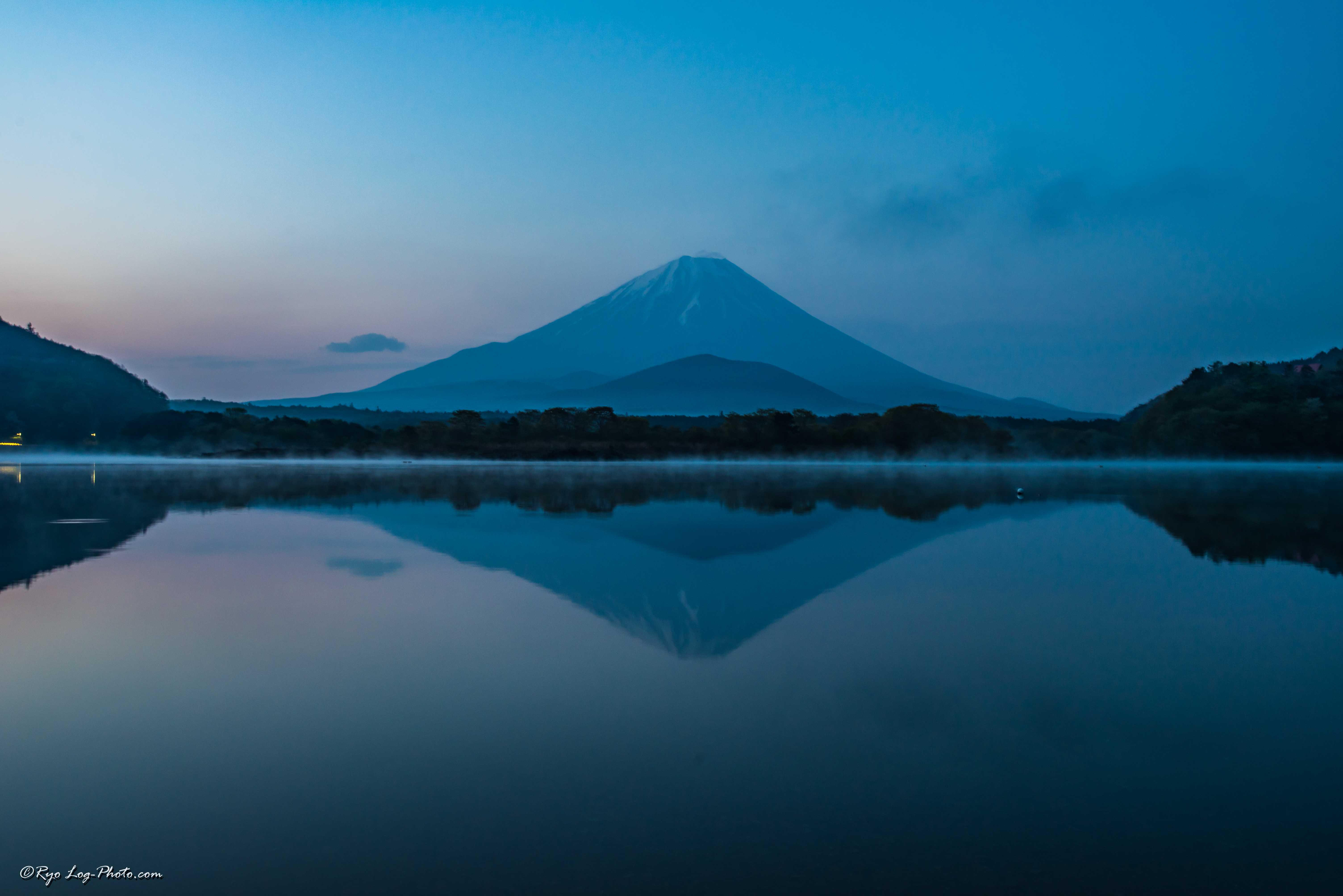 逆さ富士が美しい精進湖