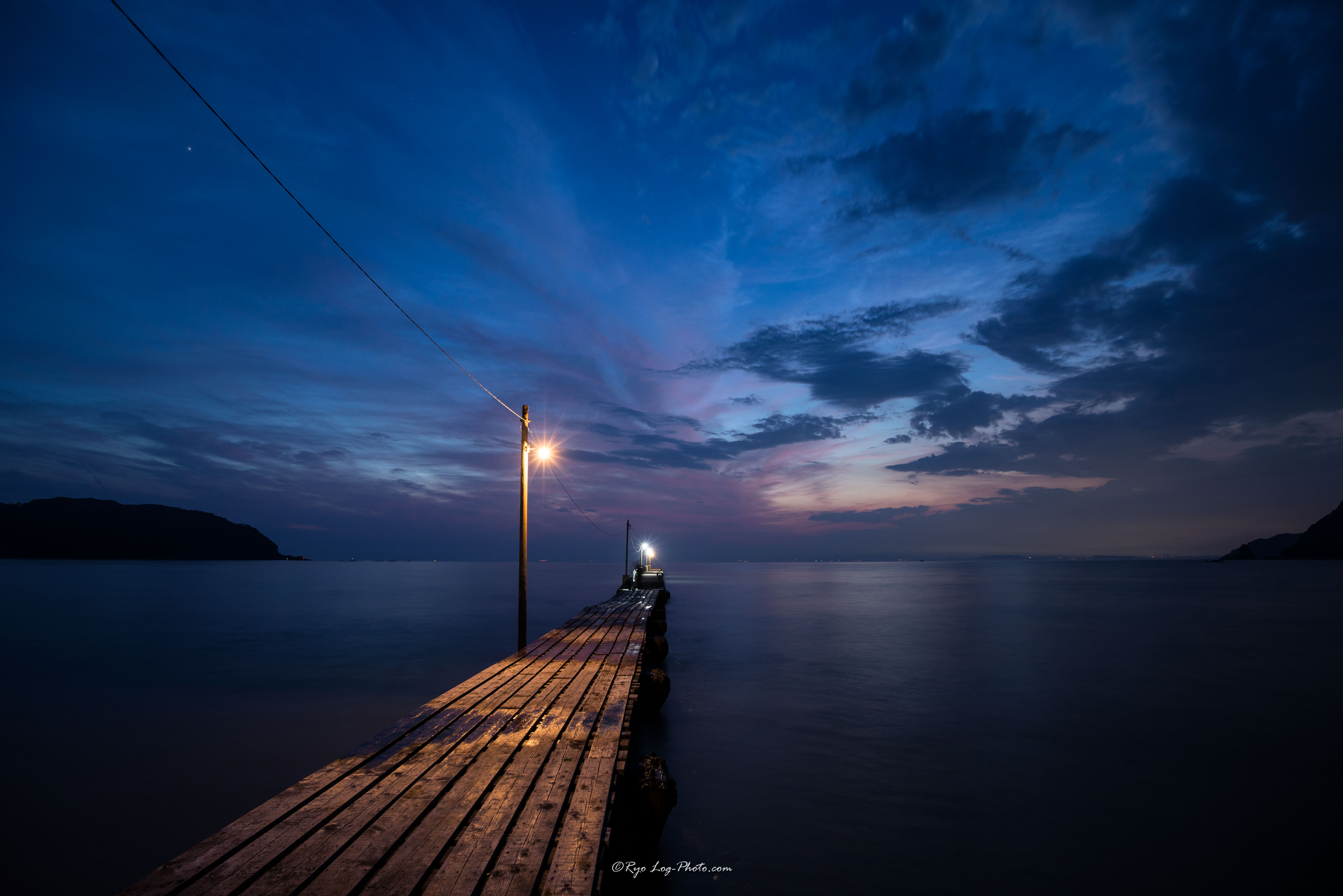 千葉県南房総市にある幻想的なスポット原岡海岸 海に伸びる木製の桟橋と 夕景を撮りに行ってきた Log Photo