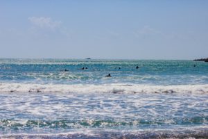 鴨川　サーフィン　海岸