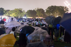 立川　花火大会　混雑　雨