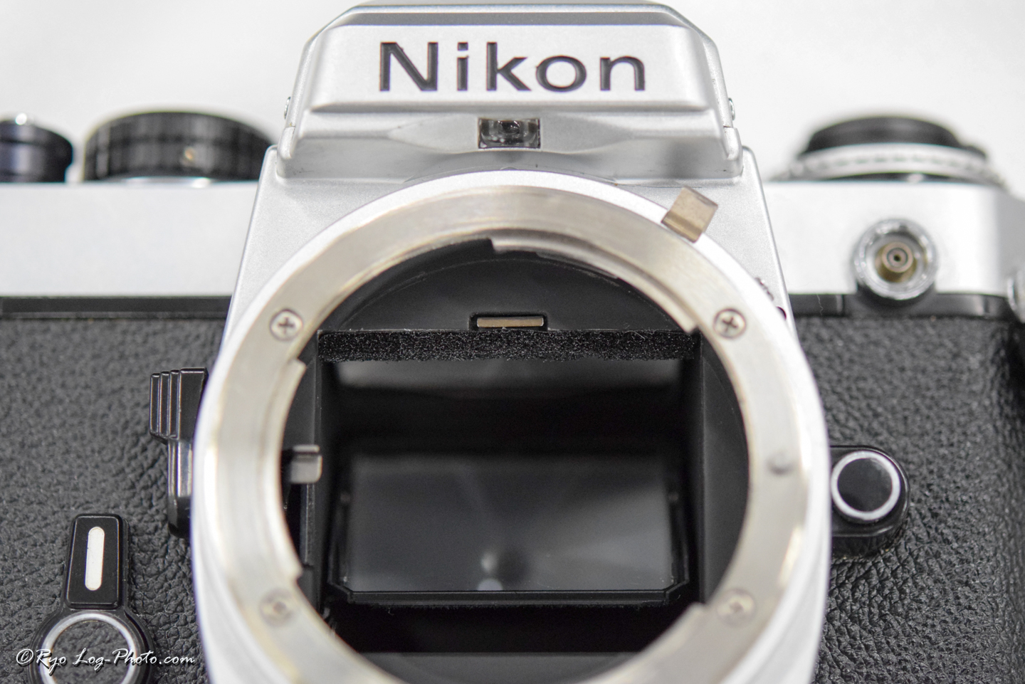 超美品 NIKON FE シルバー フィルムカメラ モルト新品交換済 Y380